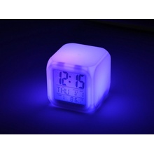 Погодная станция «Куб»: часы, термометр, дата с меняющей цвет подсветкой. При включении куб плавно переливается всеми цветами радуги, оказывая расслабляющий эффект Увеличить...