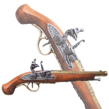 Пистоль системы флинтлок, 18 век (полноразмерная копия)
